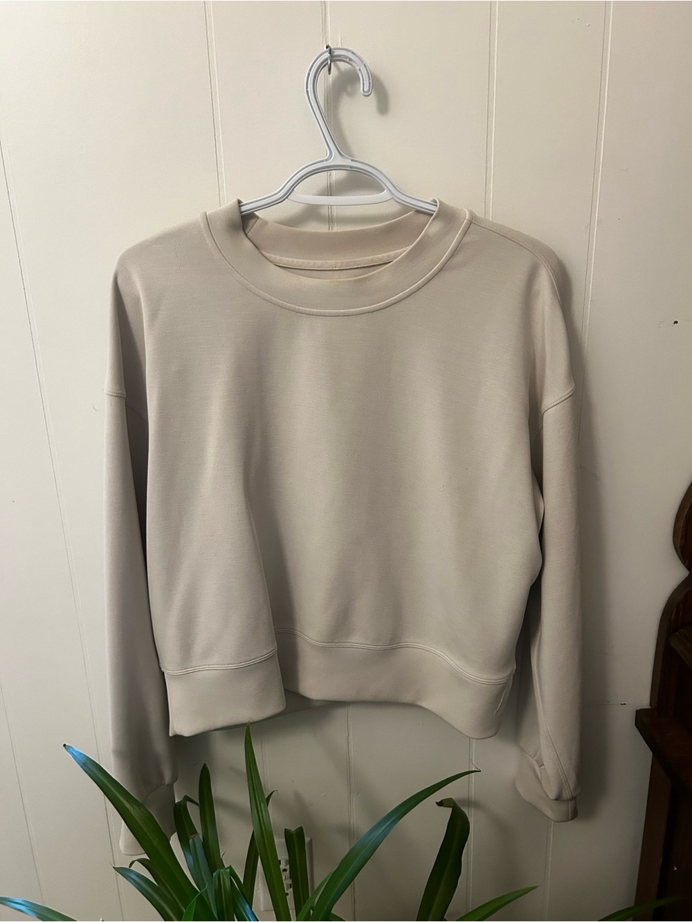 Lululemon softstreme Cream Crewneck Sweatshirt